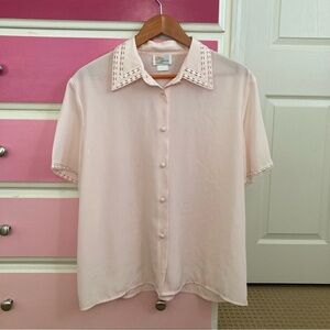 Vintage baby pink grandmacore short sleeve button up blouse